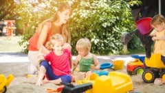 Wohin mit den Kindern im Sommer? Vor dieser Frage stehen vor allem berufstätige Eltern. (Bild: stock.adobe.com/(c) Kzenon)