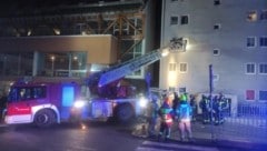 Der Einsatz nach dem Brand in der Innsbrucker Innenstadt. (Bild: Feuerwehr Hötting)