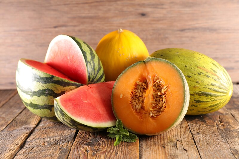 Obstsorten wie Melonen sind ins Visier von globalen Agrar-Konzernen geraten. (Bild: stock.adobe.com/M.studio ) Maailmanlaajuiset maatalousyritykset ovat ottaneet kohteekseen hedelmälajikkeet, kuten melonit. (Kuva: stock.adobe.com/M.studio )