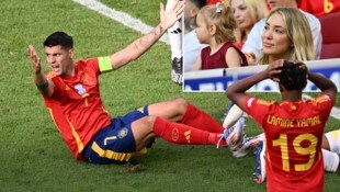 Alvaro Morata (li.) drohte den eigenen Fans mit dem Rücktritt, jetzt mischt sich auch seine ...
