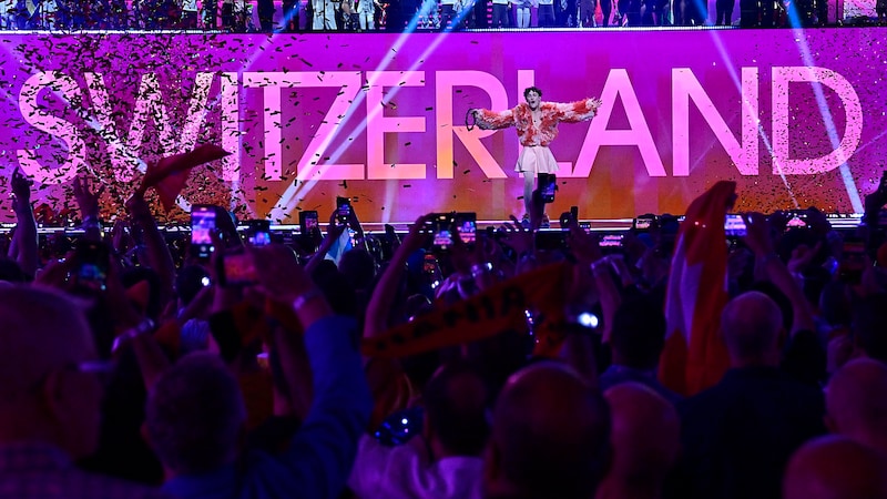 Die Schweiz hat den Song Contest gewonnen. Die Schweizer EDU nennt den Musikwettbewerb eine „Propagandaveranstaltung“ und hat eine Volksabstimmung erzwungen. (Bild: APA/AFP/Tobias SCHWARZ)