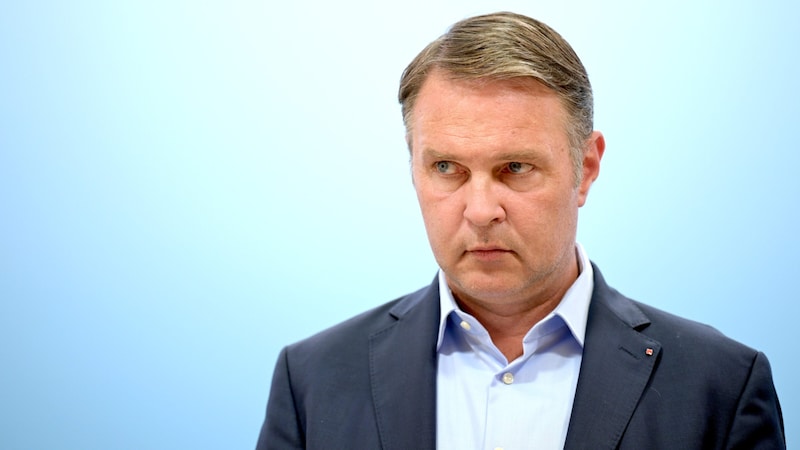 SPÖ leader Andreas Babler is focusing heavily on the issue of taxes in the election campaign. (Bild: APA/ROLAND SCHLAGER)