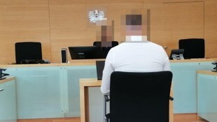 Wegen Stalkings und gefährlicher Drohung saß der Notfallsanitäter (31) vor Gericht. (Bild: Stegmayr Markus, Krone KREATIV)