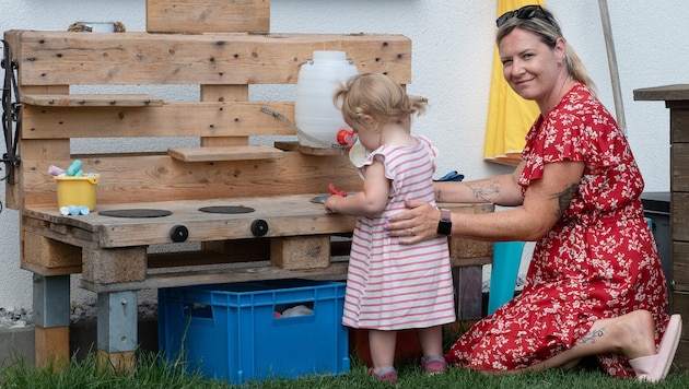 Mutter Tamara Moser mit Töchterchen  (Bild: Klaus Schindler)