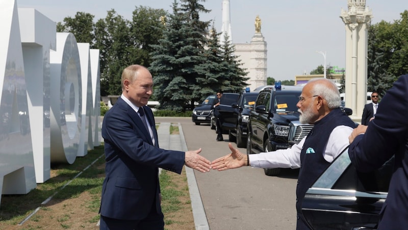 Putin und Modi in Moskau (Bild: ASSOCIATED PRESS)