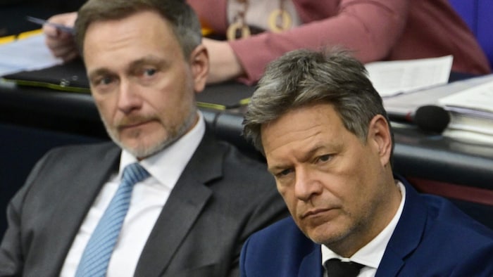 Die Ex-Minister Christian Lindner (FDP, li.)und Robert Habeck (Grüne) schneiden in Umfragen ...