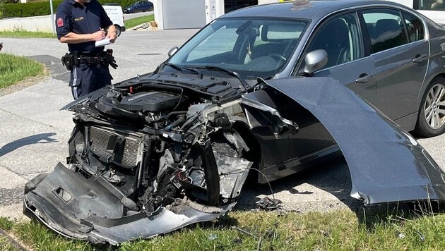 Am Auto der 58-Jährigen entstand Totalschaden. (Bild: FF Buch-Geiseldorf)