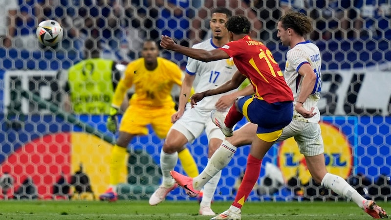 Historischer Moment: Lamine Yamals Tor zum zwischenzeitlichen 1:1 gegen Frankreich (Bild: AP ( via APA) Austria Presse Agentur/ASSOCIATED PRESS)