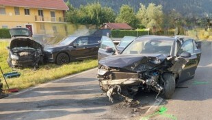 Die Feuerwehr Bodensdorf stand bei dem Unfall in Steindorf mit 15 Personen im Einsatz.