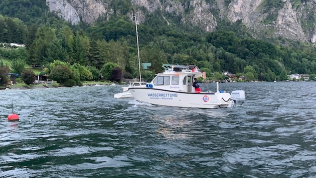 Su kurtarma ekipleri 85 yaşındaki adamı beş metre derinlikten kurtardı (Bild: ÖWR)