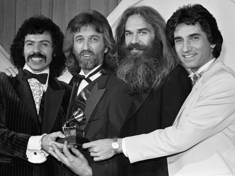 Die Oak Ridge Boys (von links) Joe Bonsall, Duane Allen, William Lee Golden und Richard Sterban bei den Grammys 1982. (Bild: AP ( via APA) Austria Presse Agentur/Reed Saxon)