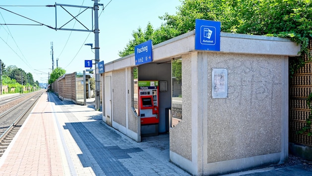 Noch bleibt die S-Bahn in Pasching stehen. Im Zuge des viergleisigen Ausbaus der Strecke wird aber keine neue Haltestelle errichtet werden. (Bild: Dostal Harald)