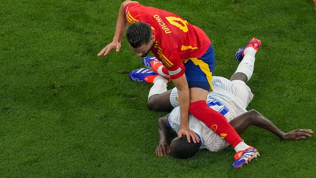 Nacho pushes Kolo Muani's head to the ground.