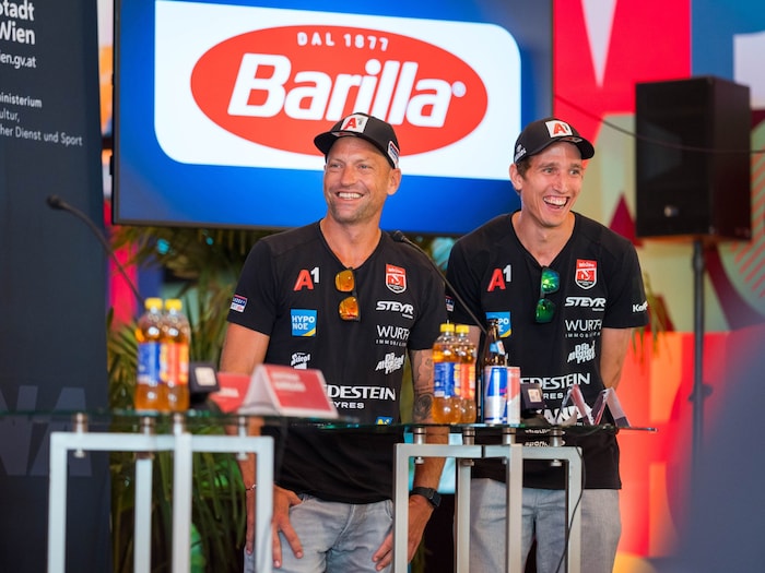 ÖVV-Star Alex Horst (li.) sorgte neben Partner Julian Hörl für Lacher.
