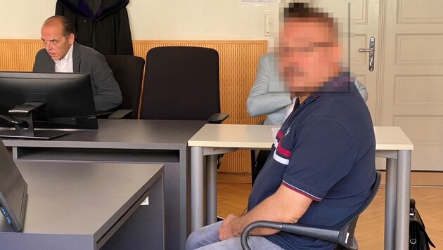 Der Angeklagte weist jede Schuld von sich.