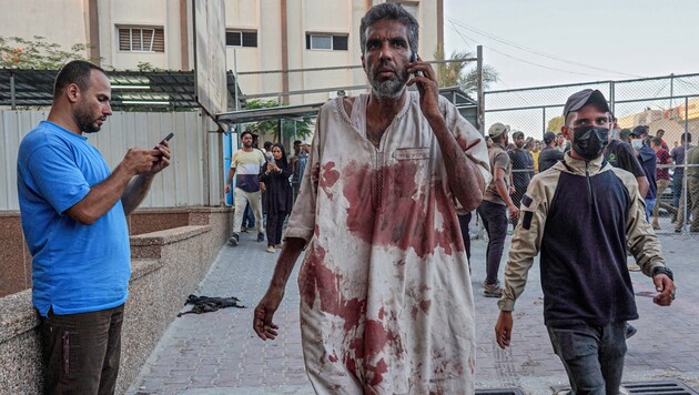 Kaçabilenler güvenli bir yere kaçıyor. Halk arasındaki çaresizlik çok büyük. (Bild: APA/AFP/Bashar TALEB)