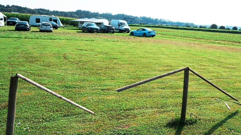 The Roma have left Dobl-Zwaring again, leaving behind a damaged fence. (Bild: zVg)