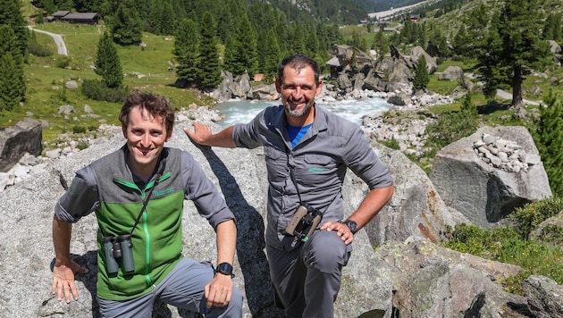 Rangers Andreas Baldinger and Roland Fricker: among other things, they offer visitors insights and views into the unique world of the Sulzbachtäler wilderness area. (Bild: Roland Hölzl)