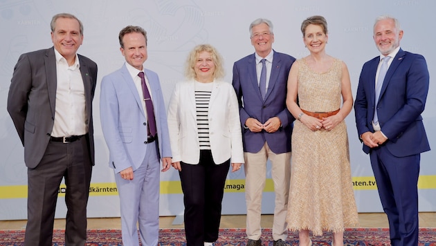 Andreas Görgei, WIFI, Peter Granig, Rektor FH Kärnten, Beate Gfrerer, Geschäftsführerin Volkshochschulen, LH Peter Kaiser, Sabine Herlitschka, Ehrenpräsidentin des Bildungshub, und Gottfried Pototschnig, Geschäfstführer BFI, präsentierten den neuen Verein. (Bild: LPD/Wajand)