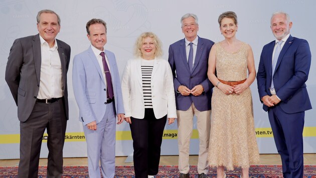 Andreas Görgei, WIFI, Peter Granig, Rector of Carinthia University of Applied Sciences, Beate Gfrerer, Managing Director of Adult Education Centers, LH Peter Kaiser, Sabine Herlitschka, Honorary President of Bildungshub, and Gottfried Pototschnig, Managing Director of BFI, presented the new association. (Bild: LPD/Wajand) Andreas Görgei, WIFI, Peter Granig, Rector of Carinthia University of Applied Sciences, Beate Gfrerer, Managing Director of Adult Education Centers, LH Peter Kaiser, Sabine Herlitschka, Honorary President of Bildungshub, and Gottfried Pototschnig, Managing Director of BFI, presented the new association. (Bild: LPD/Wajand)