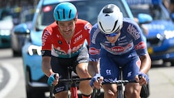 Victor Campenaerts (links) ist derzeit bei der Tour de France im Einsatz. (Bild: AFP/APA/Belga/Tom Goyvaerts)