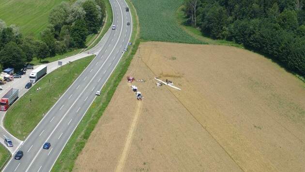 The pilot had to make an emergency landing just a few meters after the Hirt airfield. (Bild: Polizei Kärnten)