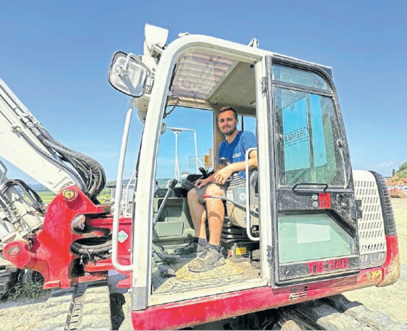 Kevin Berger arbeitet auch an Hundstagen. „Viel trinken“, so sein Tipp.   (Bild: Christian Schulter)