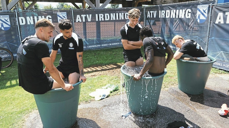 Gazibegovic, Böving und Co. in der Eistonne. (Bild: Pail Sepp/Sepp Pail)