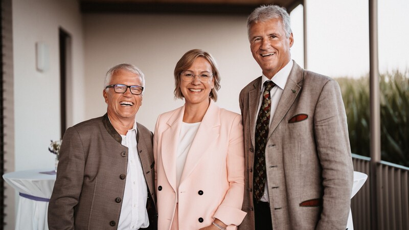 Wechsel in Gabersdorf: Altbürgermeister Franz Hierzer, Bürgermeisterin Karin Stromberger und Bezirkshauptmann Manfred Walch (Bild: Gemeinde Gabersdorf)