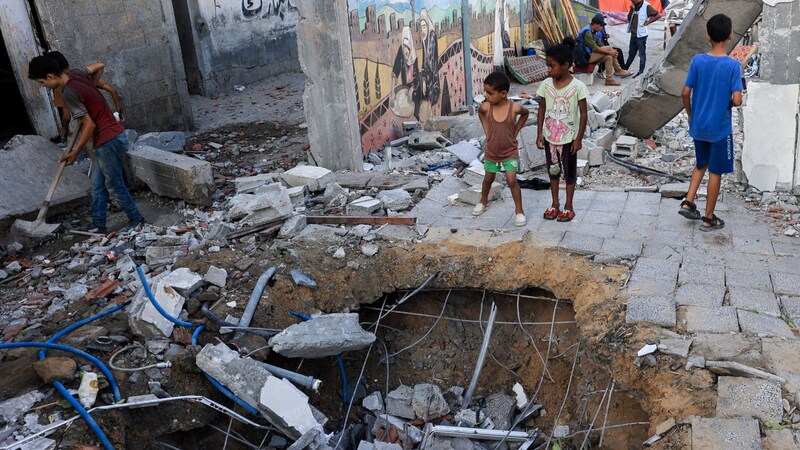 Filistinli çocuklar sahada (Bild: AFP/Eyad Baba)