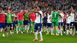 England feiert Ollie Watkins. (Bild: AP/Frank Augstein)