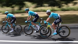 Mark Cavendish (r.) verliert einen Teamkollegen. (Bild: AFP/APA/Anne-Christine POUJOULAT)