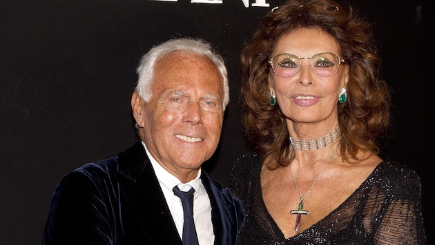 Giorgio Armani feiert seinen 90. Geburtstag, Sophia Loren gratulierte mit einer Liebeserklärung an den Designer. (Bild: picturedesk.com/CLAUDIO PERI / EPA)