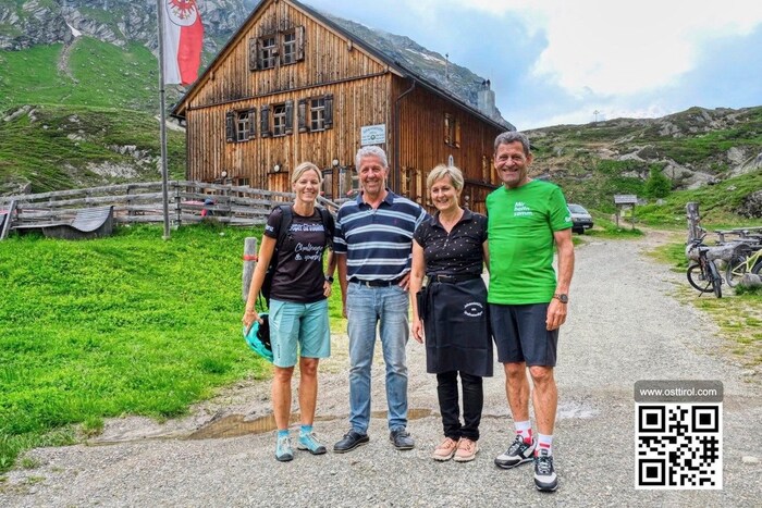The hosts Margit and Leonhard Unterwurzacher were delighted with Franz Posch's visit. Verena ...
