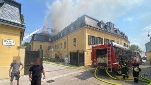 Im Martinschlössel in Klosterneuburg brach Donnerstagmittag ein Brand aus.