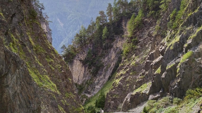 The approach runs through the Schnanner Klamm gorge. (Bild: Peter Freiberger)