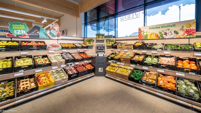 Frischeheld:innen sorgen bei Penny den ganzen Tag über für frisches Obst und Gemüse.