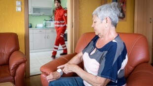 Kommt es zu einem Problem, kann man mittels Rufhilfe vom Roten Kreuz ganz einfach die Helfer ...