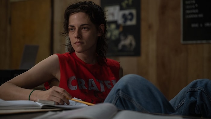 Lou (Kristen Stewart) kann die Augen nicht von Jacky lassen.