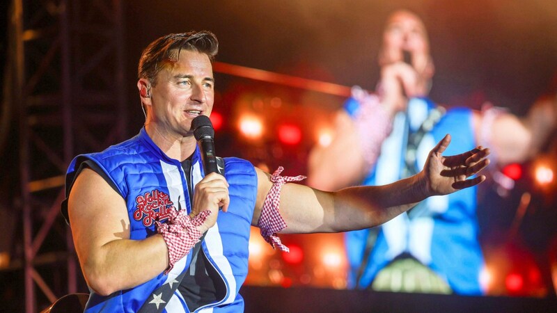 This strong power trio will also be shaking up the anniversary star night at Lake Wörthersee: Folk rock'n'roller Andreas Gabalier... (Bild: Scharinger Daniel)