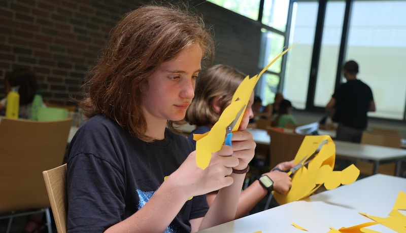 Die Kinder und Jugendlichen bastelten in der Sommer-Uni platonische Körper. (Bild: Birbaumer Johanna)