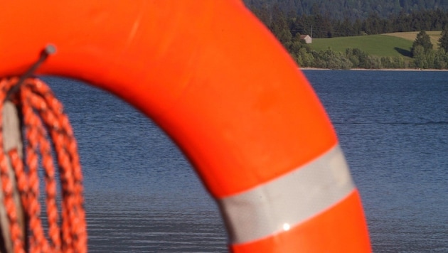 36 emergency services raced to the scene of the tragedy, but were only able to recover the man dead (symbolic image). (Bild: APA/dpa/Karl-Josef Hildenbrand)