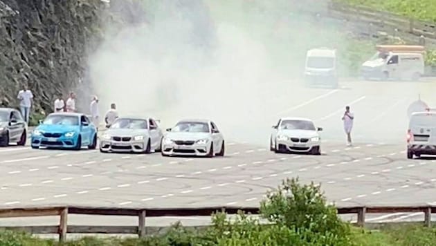 With smoking and screeching tires, speeders do donuts on the Glockner Road in the Hohe Tauern National Park - animal victims included. (Bild: Martina Gebert)