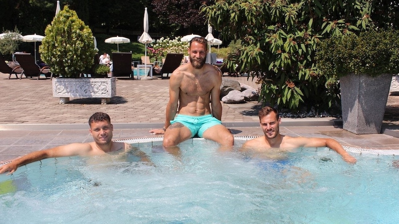 Marco Gantschnig, Daniel Maderner und Lukas Graf entspannten im Thermenresort Loipersdorf. (Bild: Michael Gratzer)