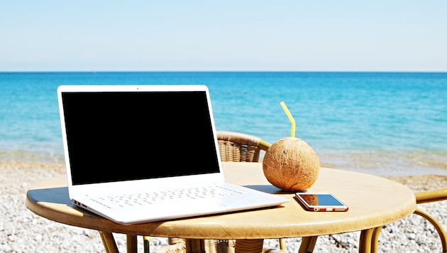 You don't have to be available for the company when you're on vacation - but many people don't realize this. (Bild: stock.adobe.com/Evrymmnt - stock.adobe.com)
