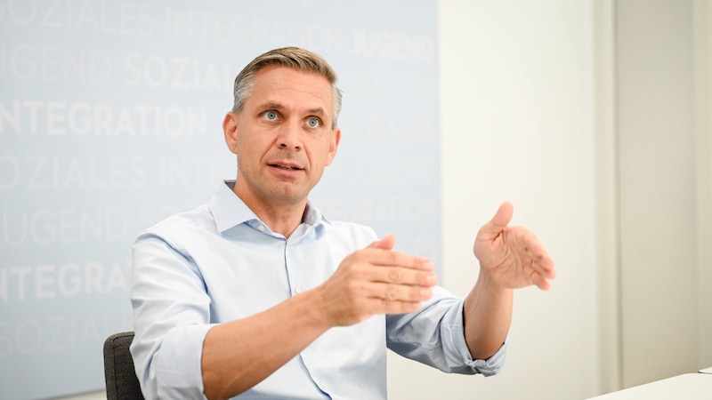 Noch-Landesrat und Bald-Generalsekretär Wolfgang Hattmannsdorfer sprach mit der „Krone“ über seinen Wechsel nach Wien und die Politik im Allgemeinen.  (Bild: Wenzel Markus/Markus Wenzel)