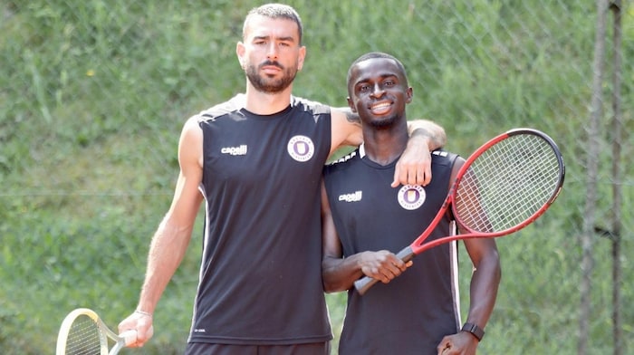 Austrias Gkezos (li.) und Bonnah versuchten sich im Tennis.