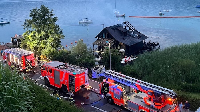 Gegen 21 Uhr konnte der Brand unter Kontrolle gebracht werden.
