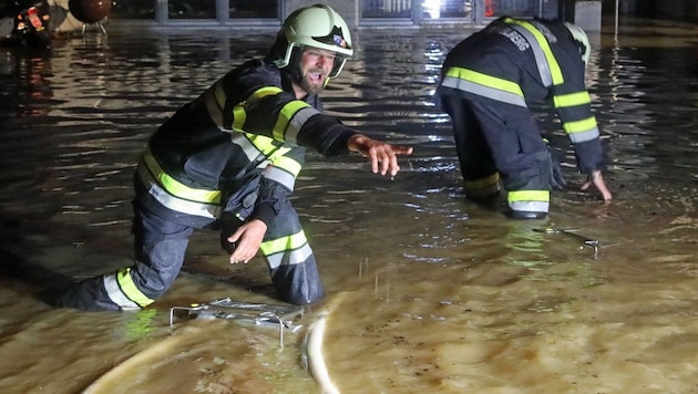 The fire department was in constant action during the night (Bild: Thomas Zeiler)