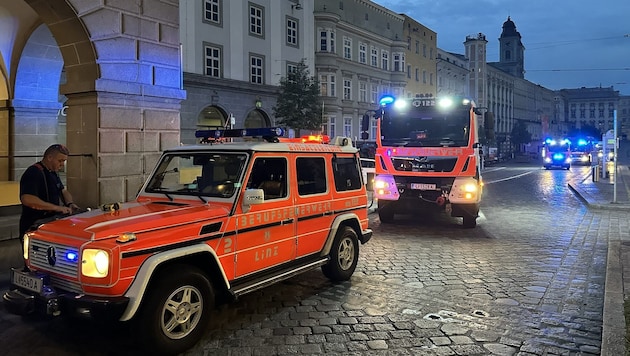 Die Feuerwehr stand um 3.20 Uhr in Linz im Einsatz. (Bild: Berufsfeuerwehr Linz)